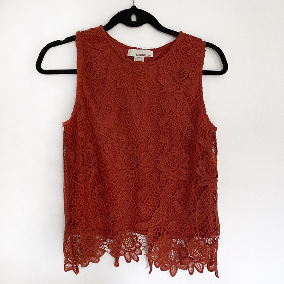 Lace Tank with Back Slit - Picture 3 of 6